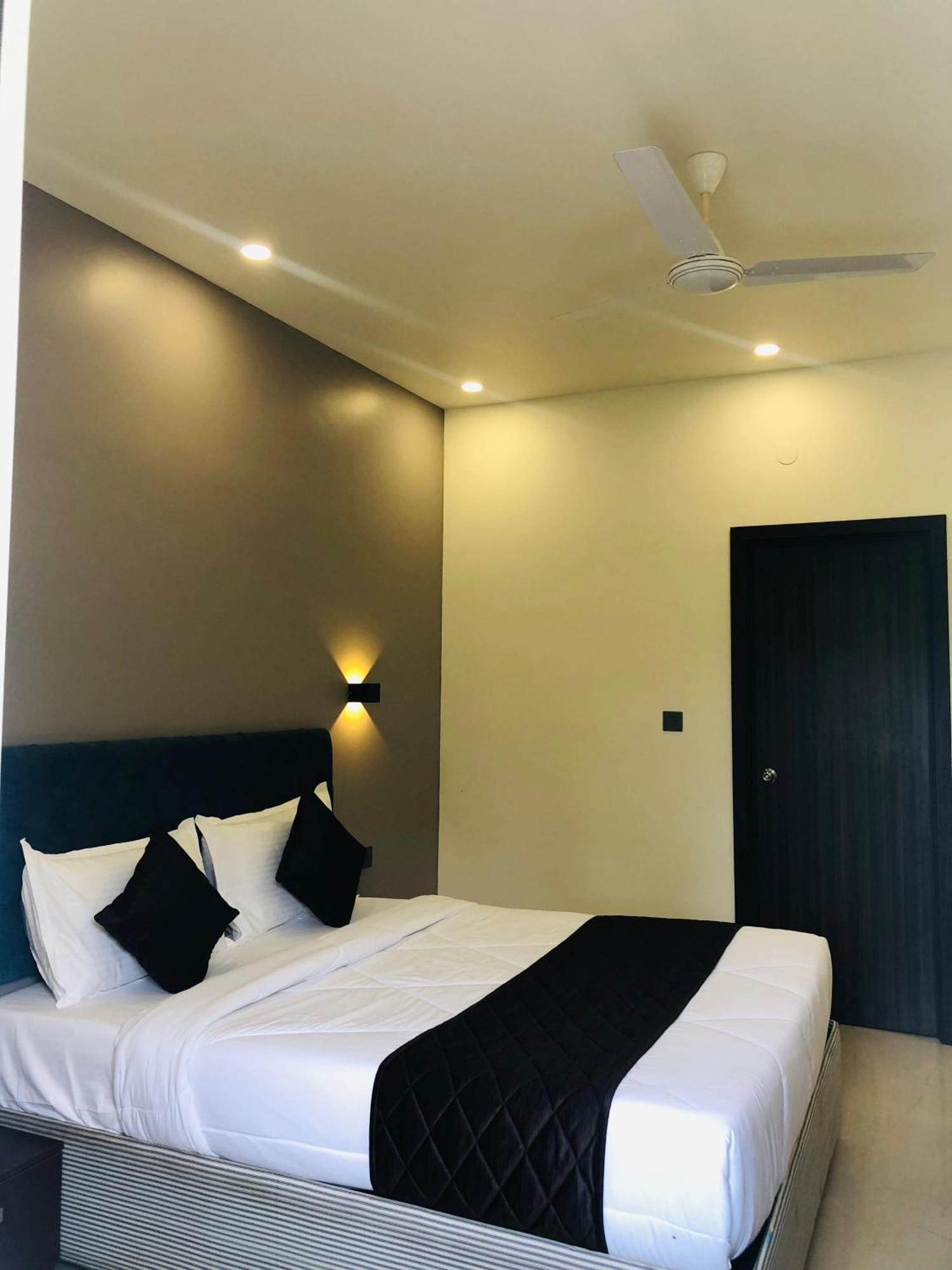 The Lotaz Hotel Kochi Exterior foto