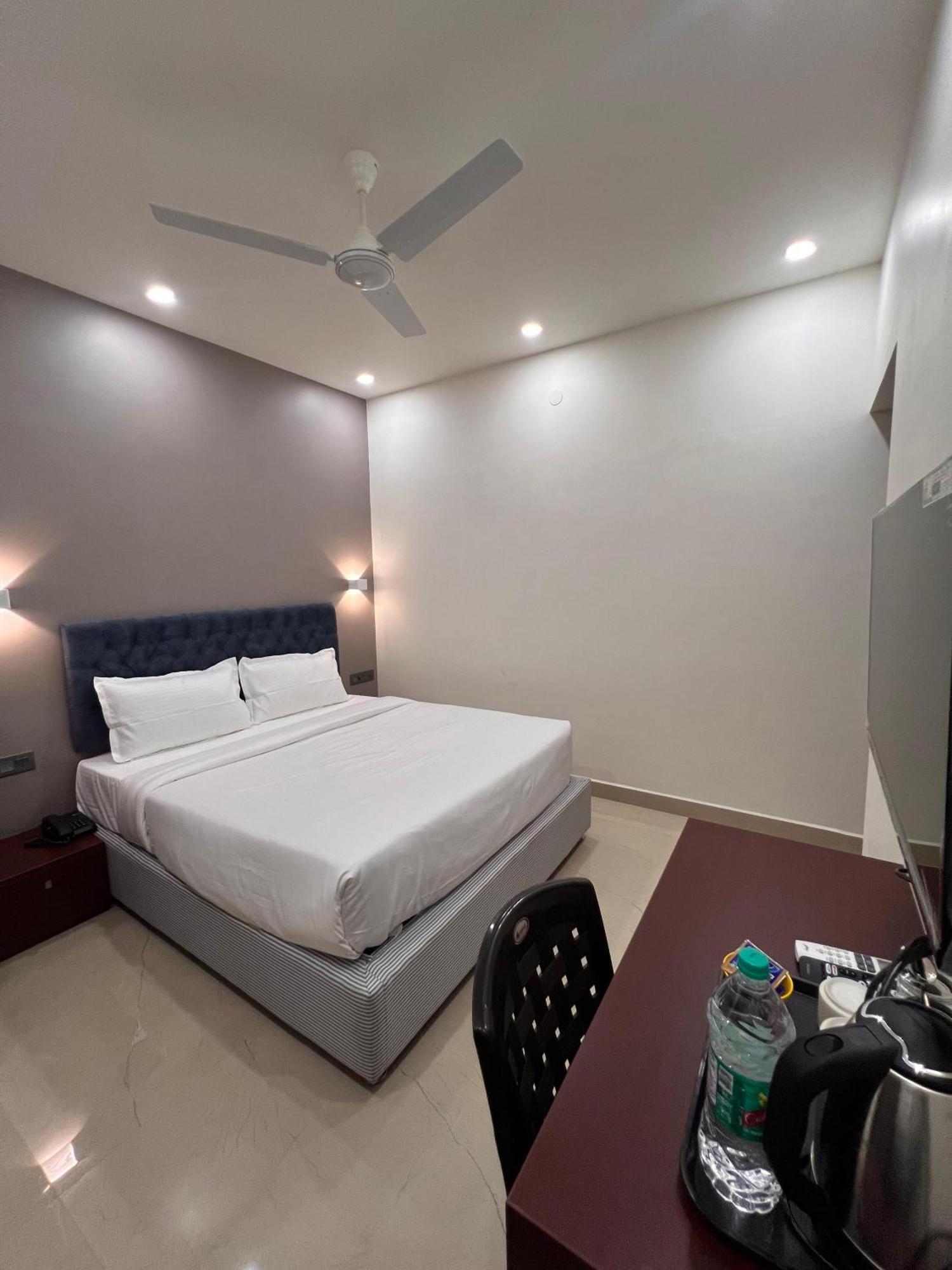 The Lotaz Hotel Kochi Exterior foto