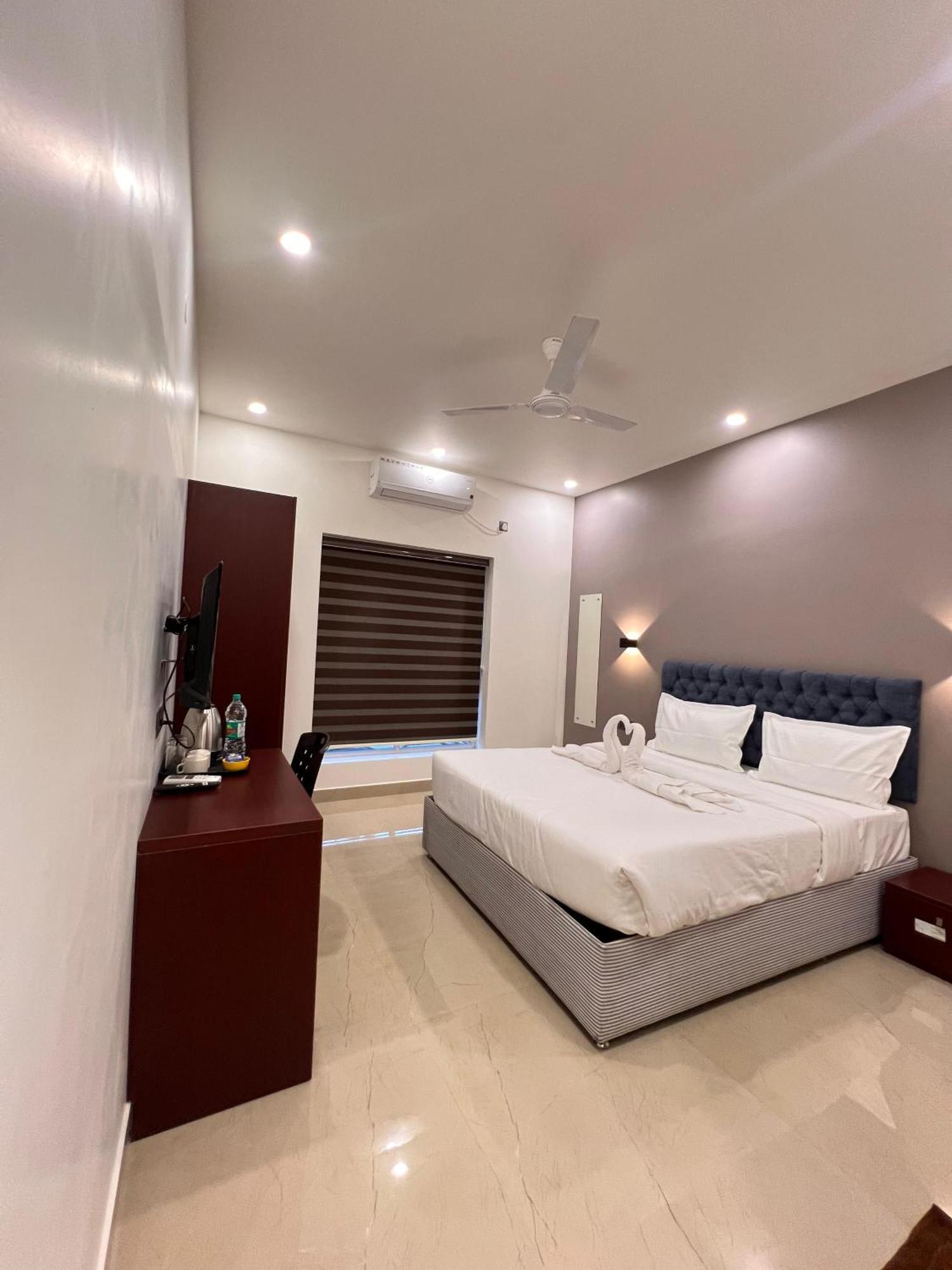 The Lotaz Hotel Kochi Exterior foto