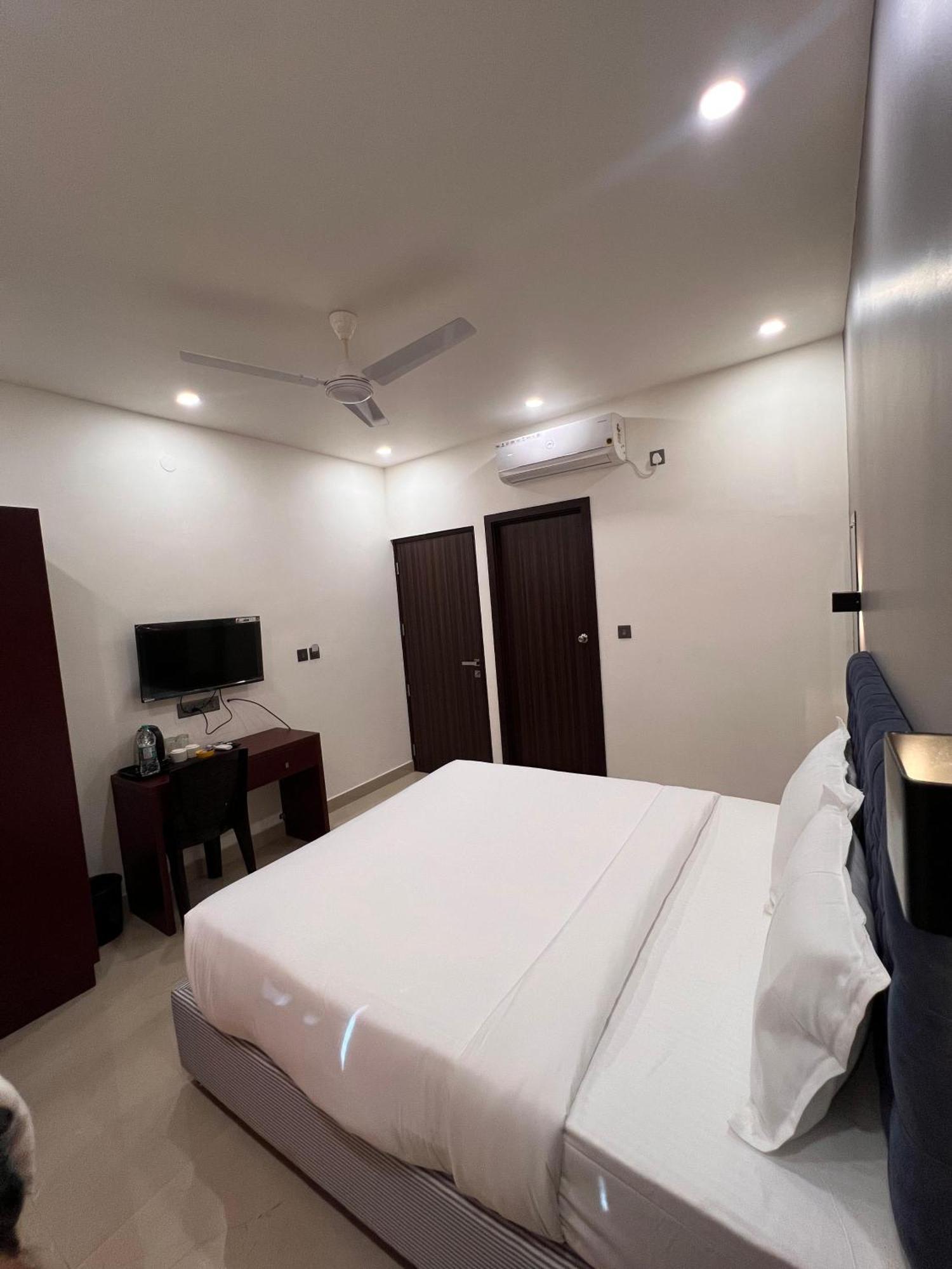 The Lotaz Hotel Kochi Exterior foto