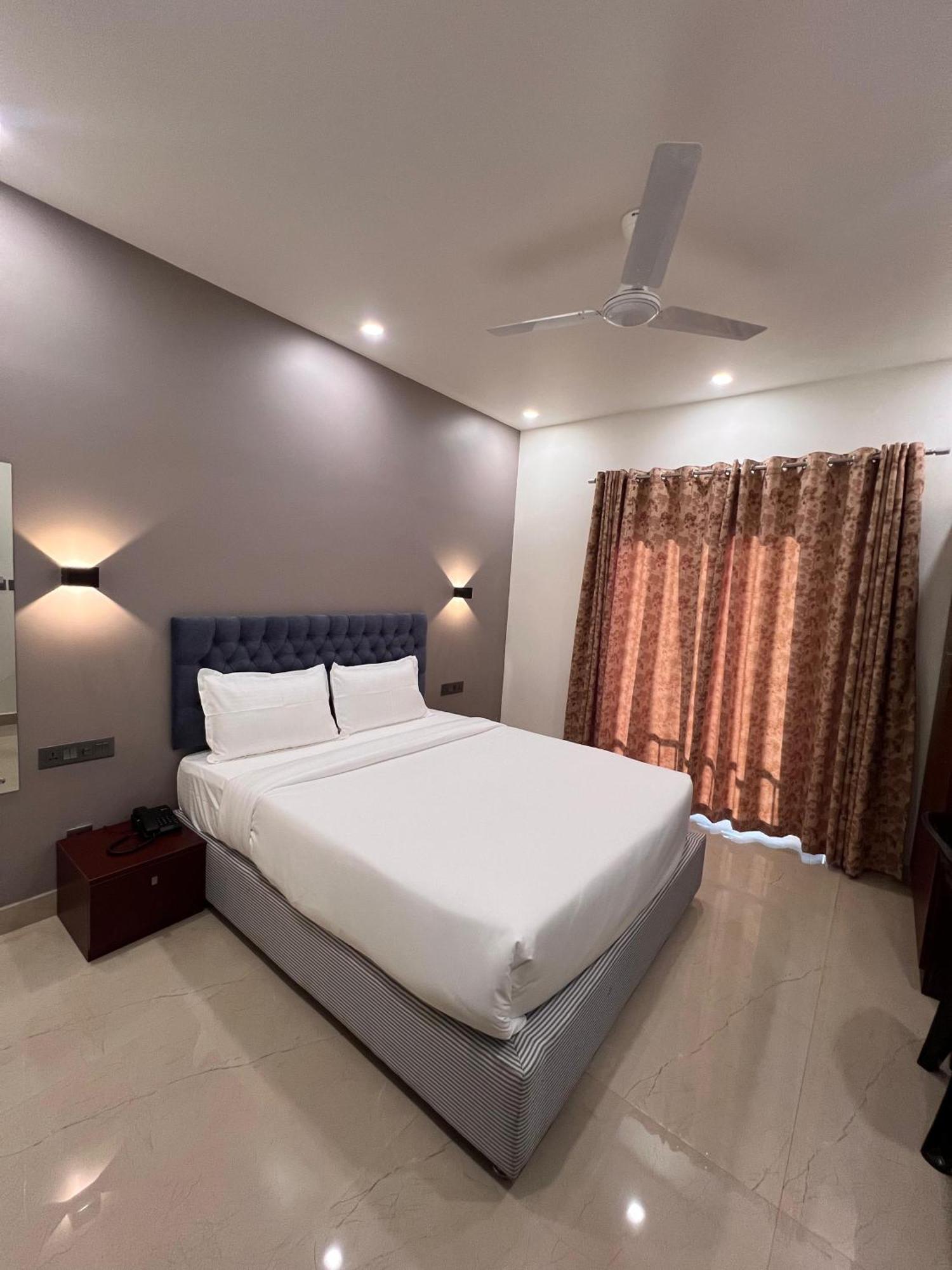 The Lotaz Hotel Kochi Exterior foto